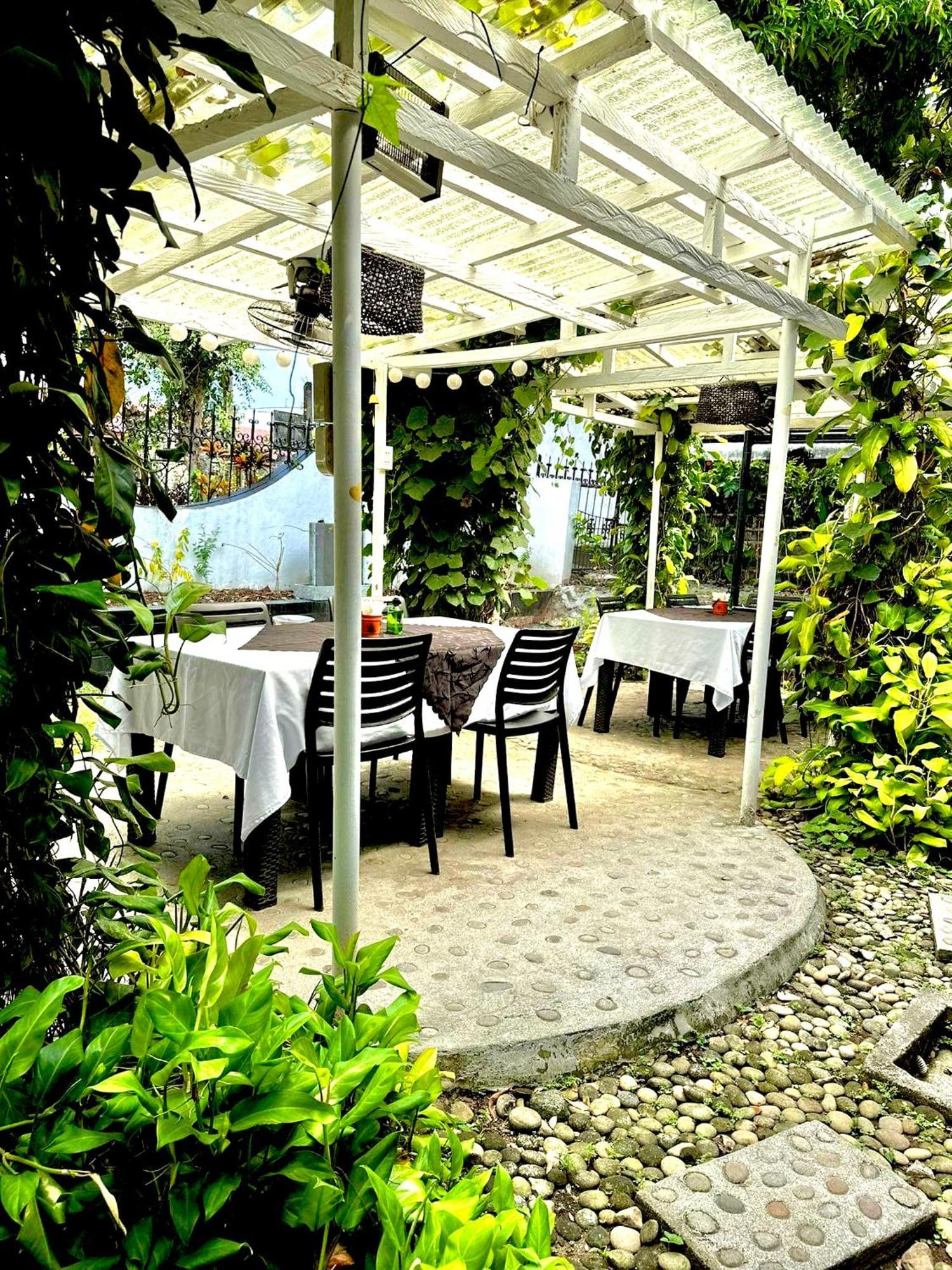 Fernando'S Hotel Sorsogon Esterno foto
