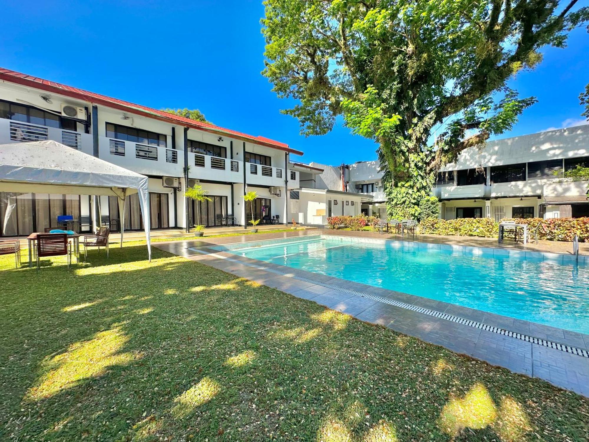 Fernando'S Hotel Sorsogon Esterno foto